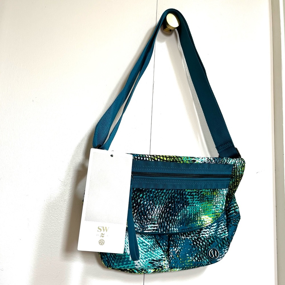 NWT lululemon seawheeze festival bag - print: no money bali breeze